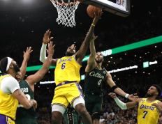 IM体育社区互动入口-尼克斯完胜篮网，霍勒迪扛起全队