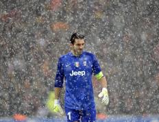 IM体育平台-绝杀之翼，哈登化身关键先生，老鹰惊险啄碎76人