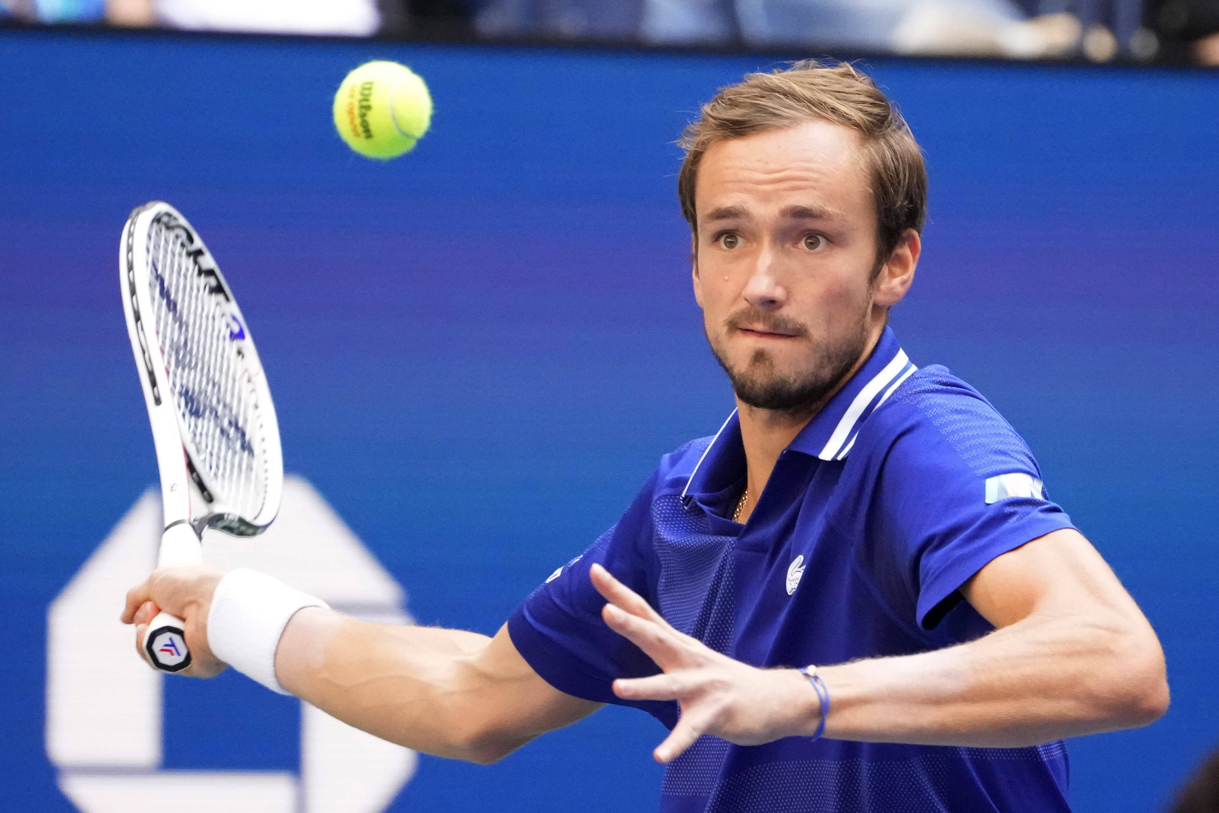 IM体育平台-关于英国网球队绝地反击美国网球队，梅德韦杰夫统治全场的信息