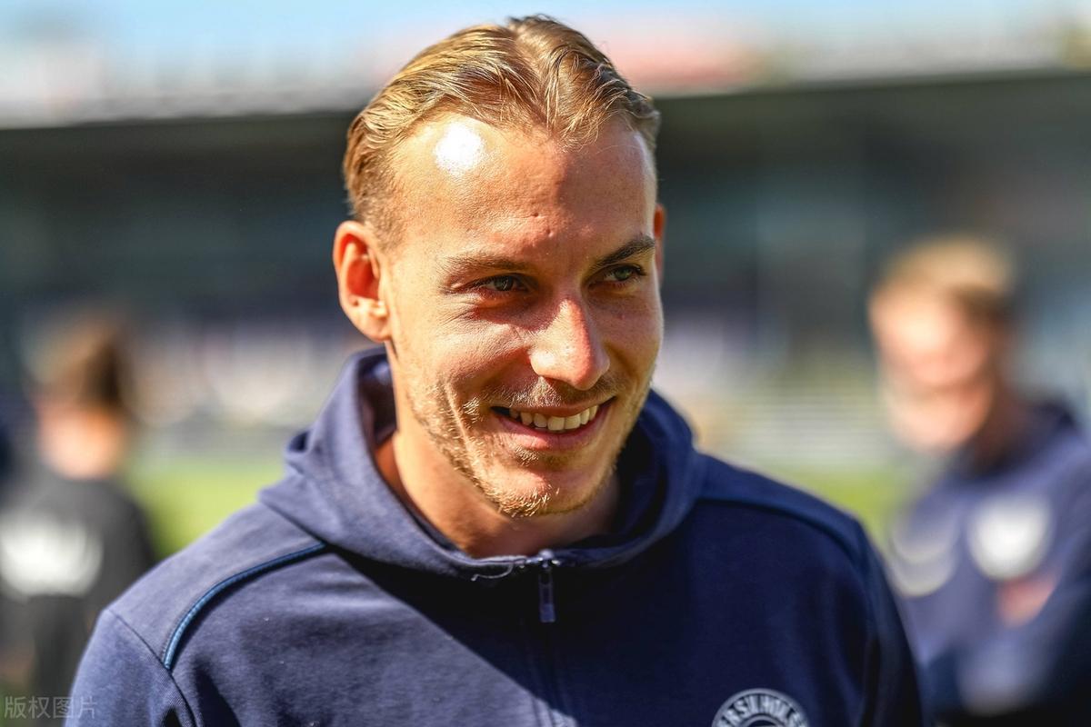 IM体育官方网-德甲比赛中一名年轻球员崭露头角的简单介绍