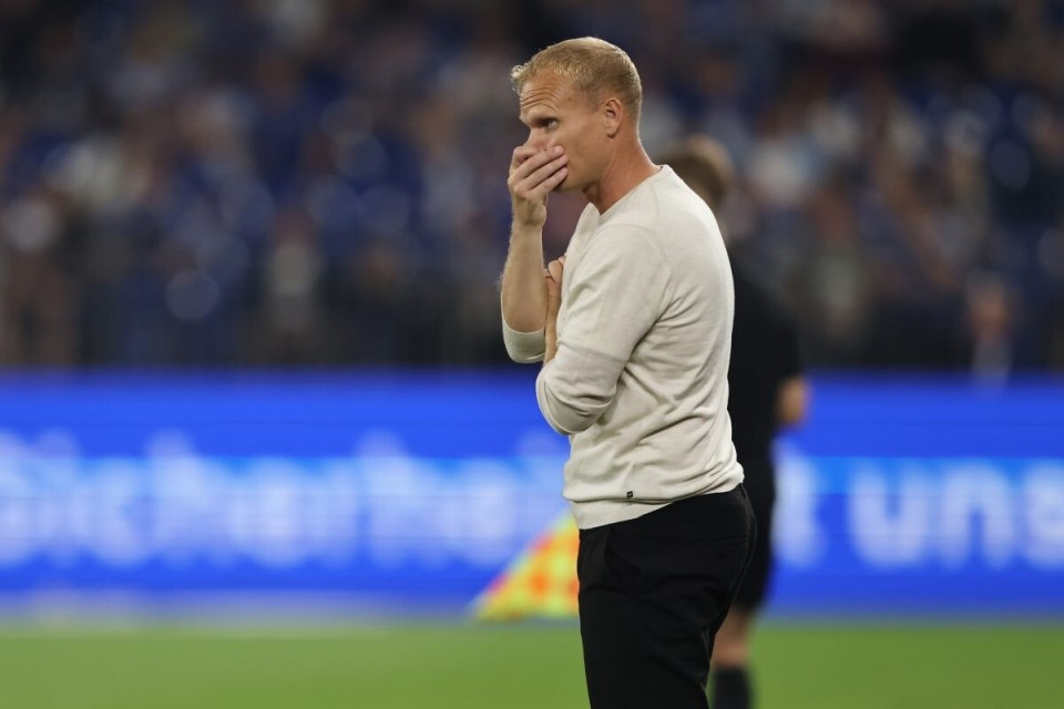 IM体育注册链接-沙尔克主教练现场训练,盘点球员表现