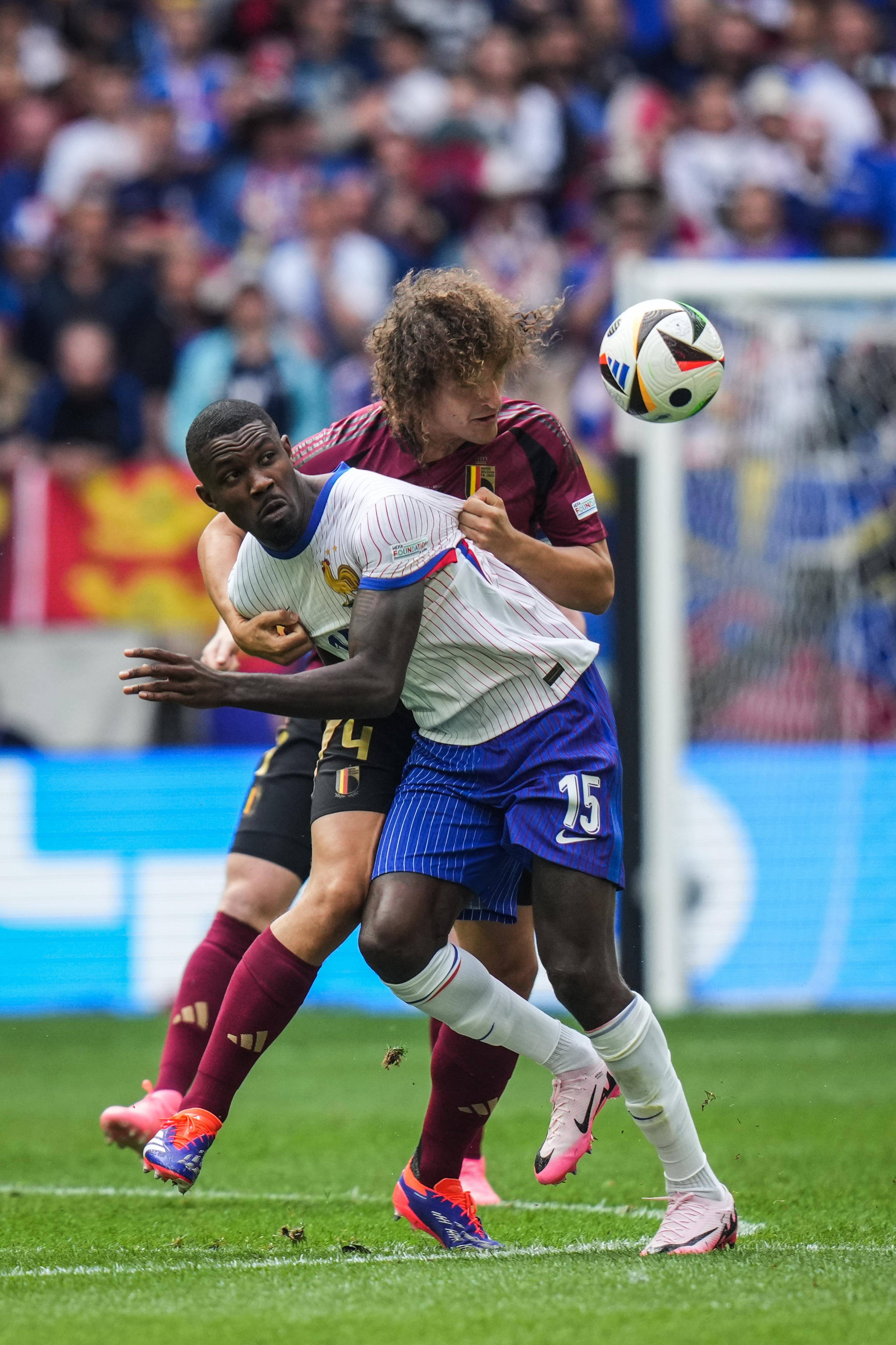 IM体育官网入口-欧洲足球战幕拉开,球队争强斗智备战比赛的简单介绍