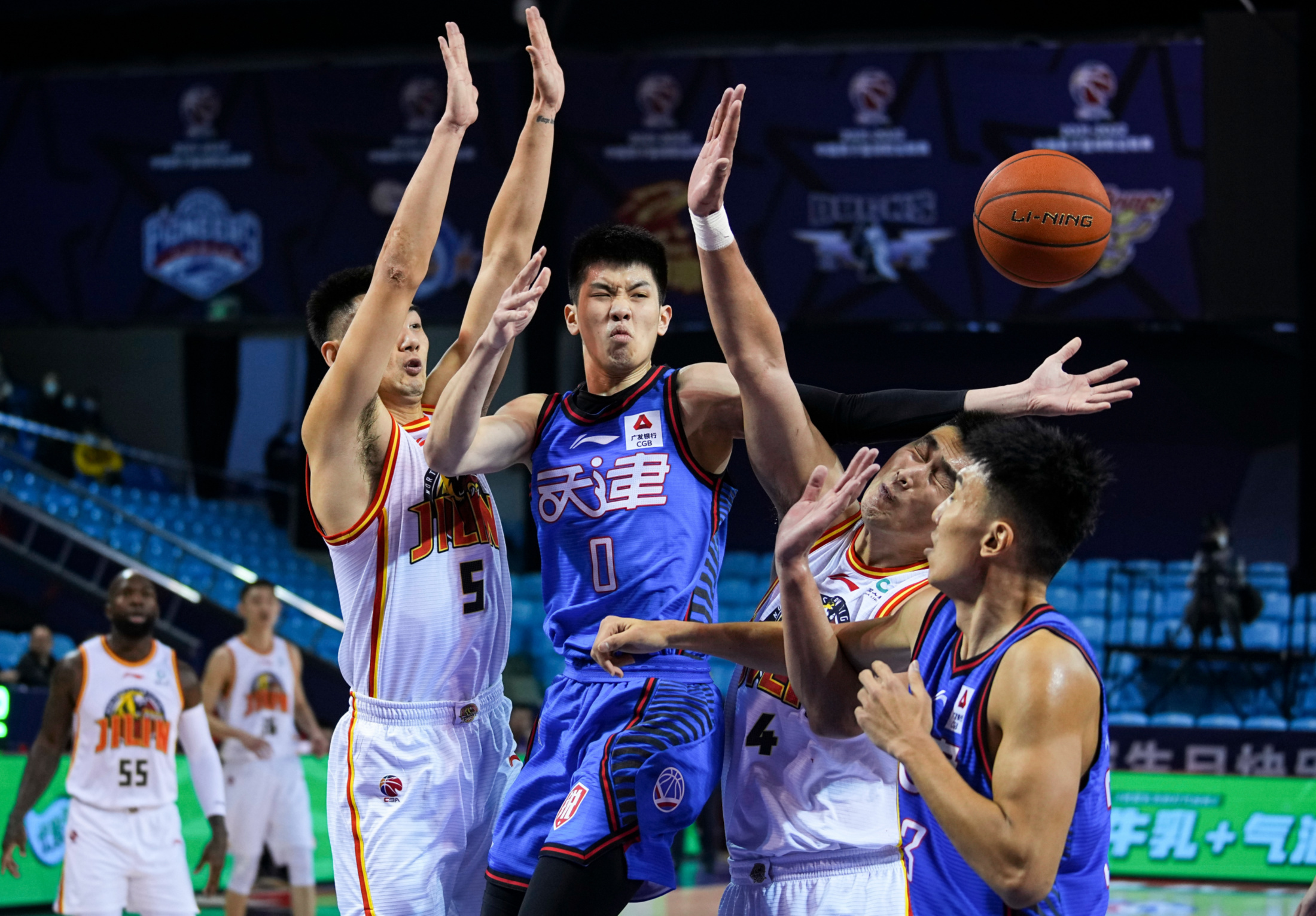 IM体育官方平台-猛龙客场大破对手，东部第一实力无可撼动