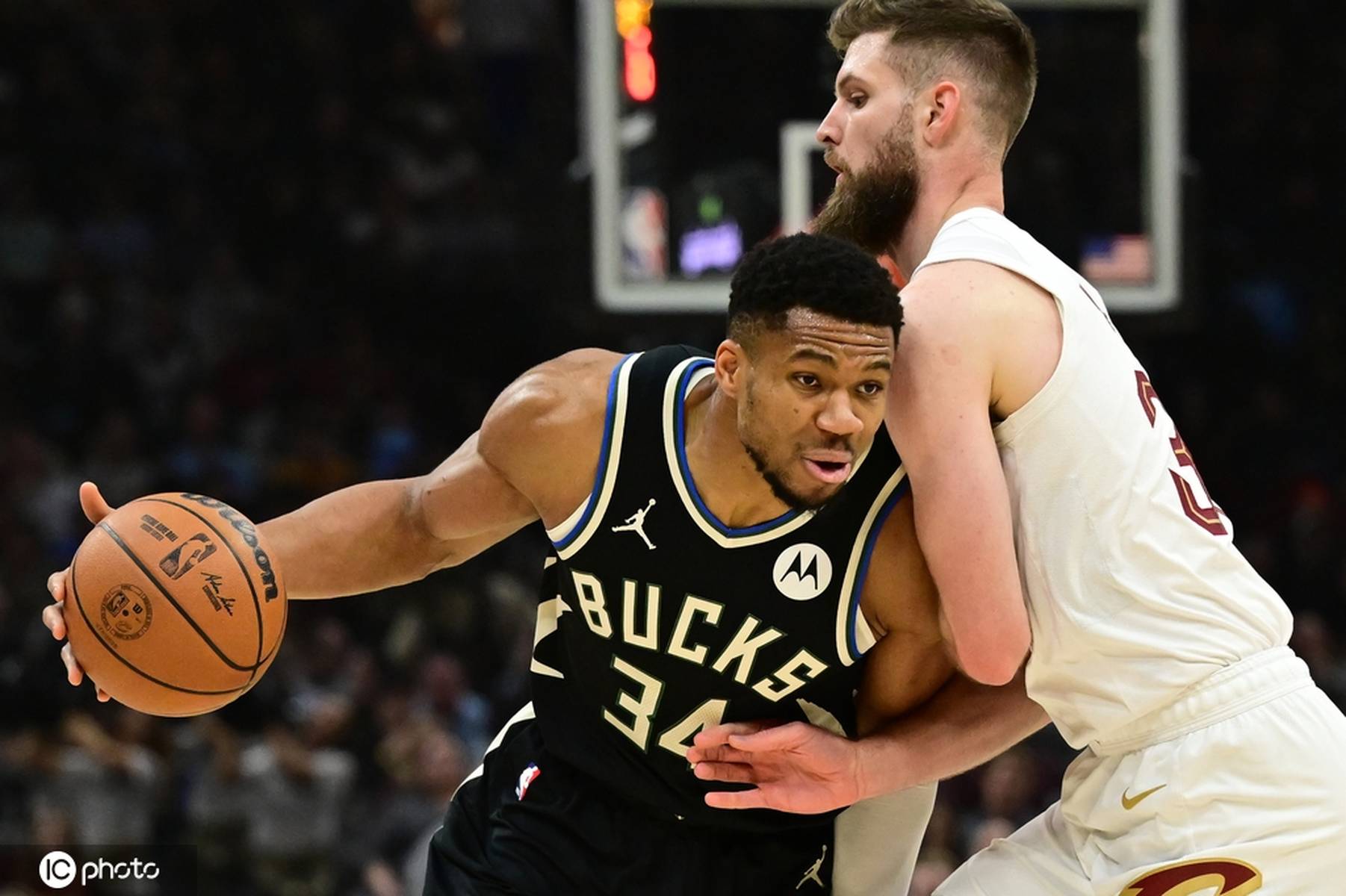 IM体育官网入口-雄鹿成功晋级，备战新一轮比赛的简单介绍